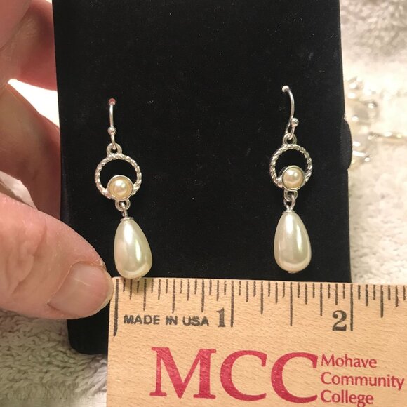 Avon Merryl 3 Piece Gift Set - Silver & Pearl Necklace Bracelet & Earrings - Picture 9 of 16